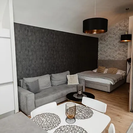 Ah Postova דירה *